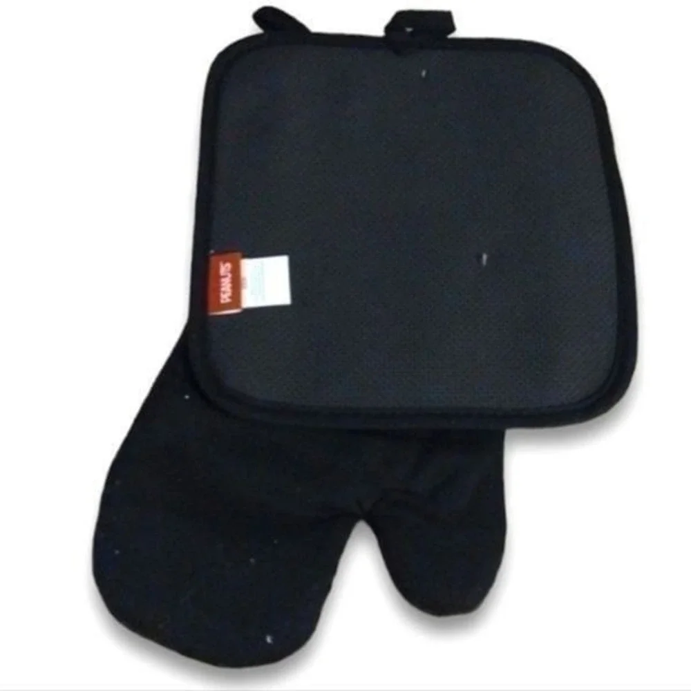 Peanuts Charlie Brown Printed Oven Mitt And Potholder Set NWT Gifts Yellow Black